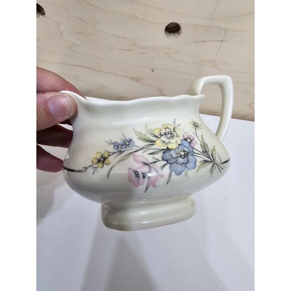 Vintage Gravy Boat Or Coffee Creamer With Flowers Made In USA - Picture 2 of 7